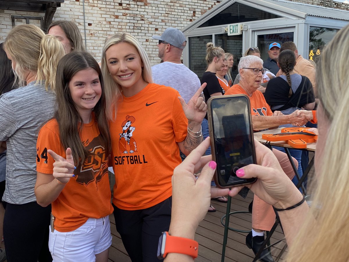 OKStateAlumni's tweet photo. The #okstate faithful showed up in force to celebrate @CowgirlSB in OKC! 🧡🤠🥎

#WCWS #GoPokes #Pitch2Pitch https://t.co/JGqlX3KyGn