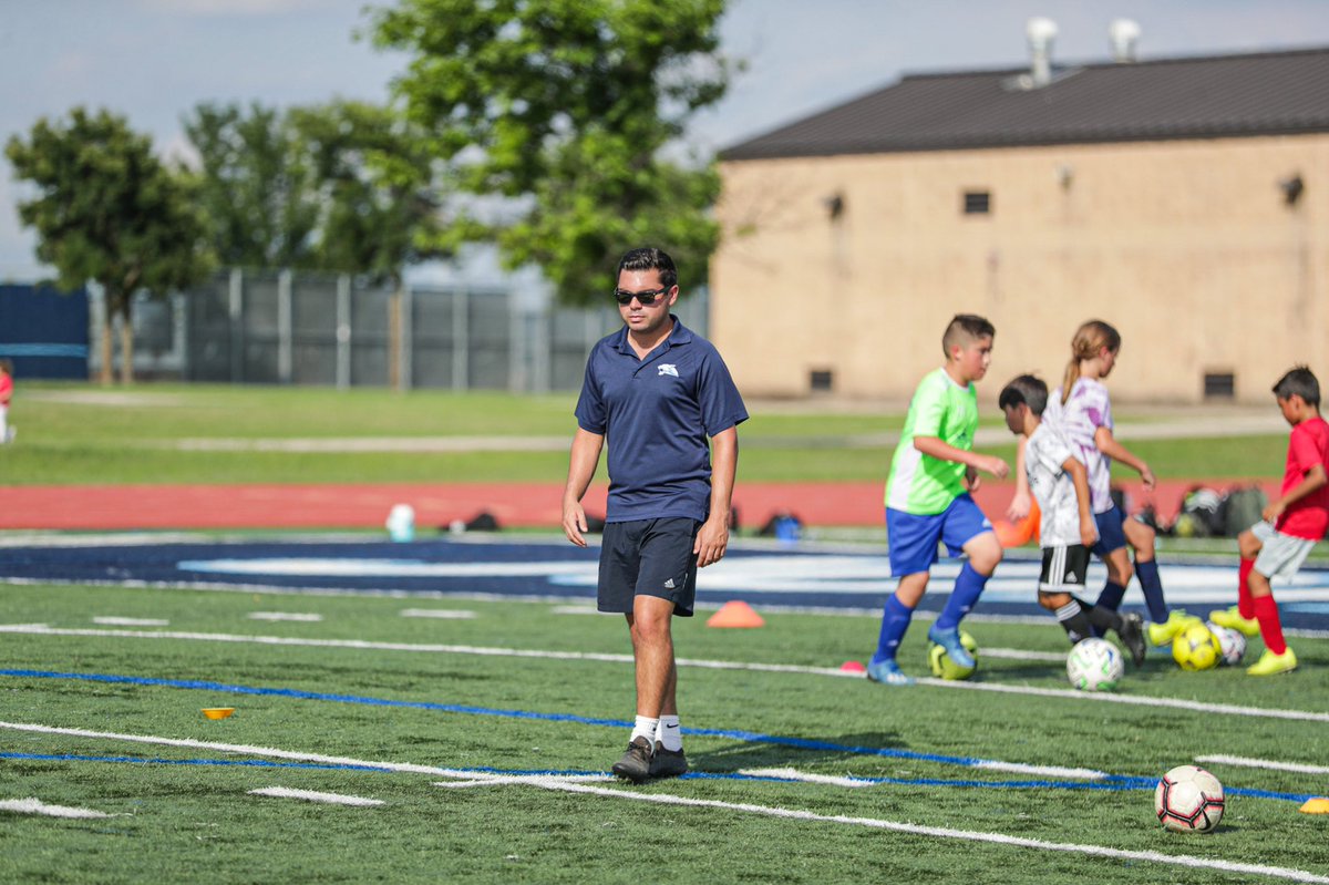 AlonsoARamirez4's tweet photo. Z4 with Day 2 at the @JJMensSoccer camp working with Coach Ryan. It’s a hot Texas day on the turf but we still getting the reps in. Work hard!  #jjnation #futurejag #texas #soccer #sanantonio 
@Soy_SAF https://t.co/KfIGHaW9dW