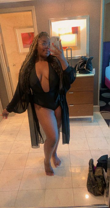 Took some spicy swimsuit pictures in Vegas this weekend, subscribe to my onlyfans to see what was underneath