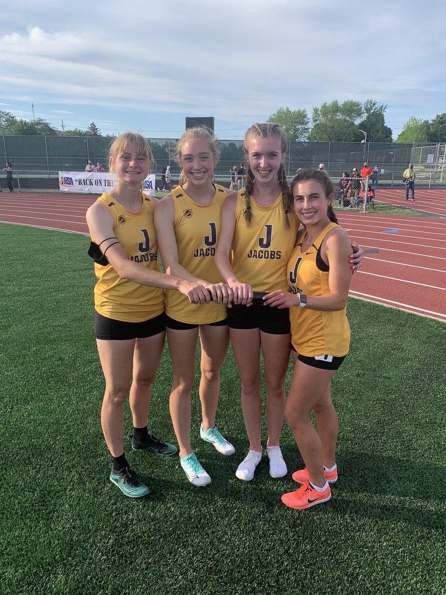 HDJacobsXC's tweet photo. Girls 4x800 wins the Rolling Meadows sectional with a 12 second season PR in 9:46.81!!!  State bound!  Gorman 2:27.8 Mason 2:26.9 Carpenter 2:24.5 Kania 2:26.1!  All PRs!  #statebound #happy https://t.co/9iWLG8EB5a