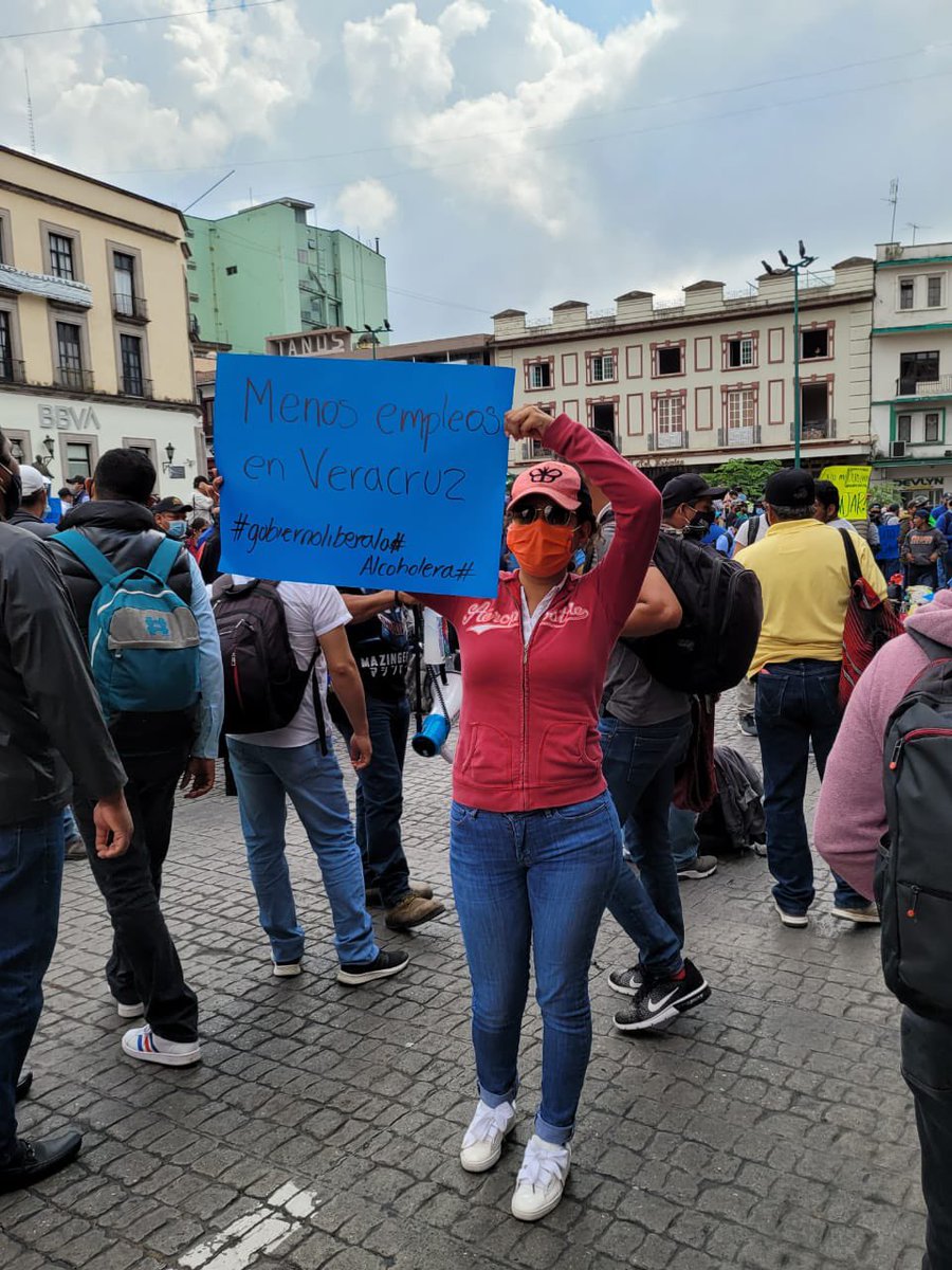 rebeca10504318's tweet photo. @lopezobrador_ @GobiernoMX @NTelevisa_com @lopezdoriga  EL GOBIERNO DE VERACRUZ NO NOS BRINDA EL APOYO NI LA ATENCIÓN POR ESO RECURRIMOS A USTED AEÑOR PRESIDENTE, AYÚDENOS A GENERAR EMPLEOS NO A QUITARLO DE MANERA INJUSTIFICADA! https://t.co/7Of1NOp1mb