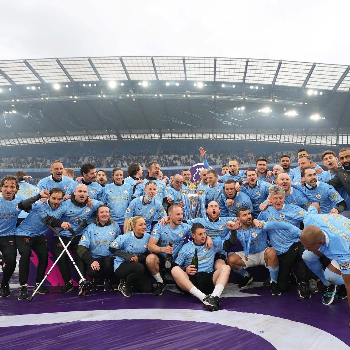 fernandinho's tweet photo. would also like to say thank you to all of Manchester City's backroom staff. Since August last year when we returned to work up until last Saturday you were Phenomenal...4️⃣ https://t.co/rJrWIZ20zP