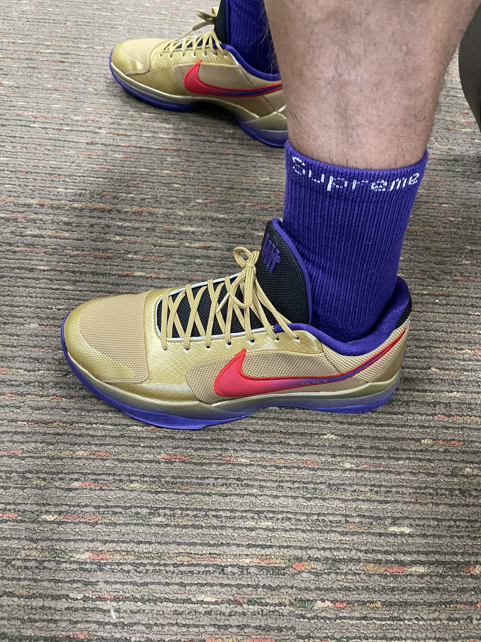 Dylan Gemelli on X: Another Ultimate Kobe Shoe! The special hall of fame  edition with the undefeated and Nike collab with a full Kobe Bryant outfit  and supreme socks 🔥🔥🔥 Nike X