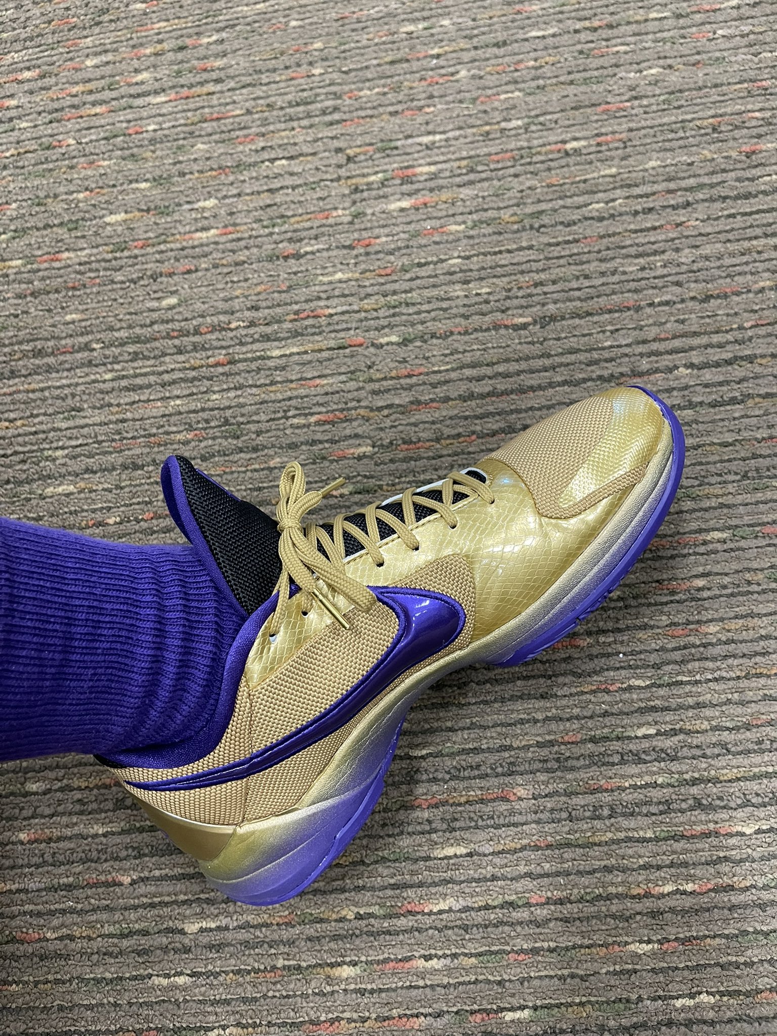 Dylan Gemelli on X: Another Ultimate Kobe Shoe! The special hall of fame  edition with the undefeated and Nike collab with a full Kobe Bryant outfit  and supreme socks 🔥🔥🔥 Nike X