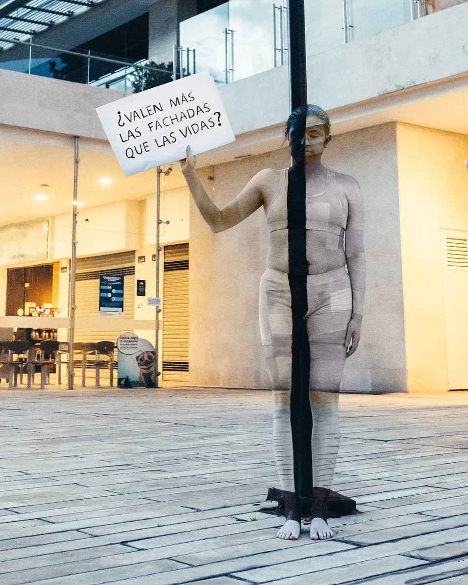 PAREDES QUE HABLAN 🇨🇴
Todo lo que ven es maquillaje, lo hice como homenaje a las víctimas de la violencia contra la protesta social, quienes se vuelven invisibles ante un vidrio roto o una pared rayada. Les agradezco mucho si me ayudan a compartirlo. Maquillaje: @ artclau