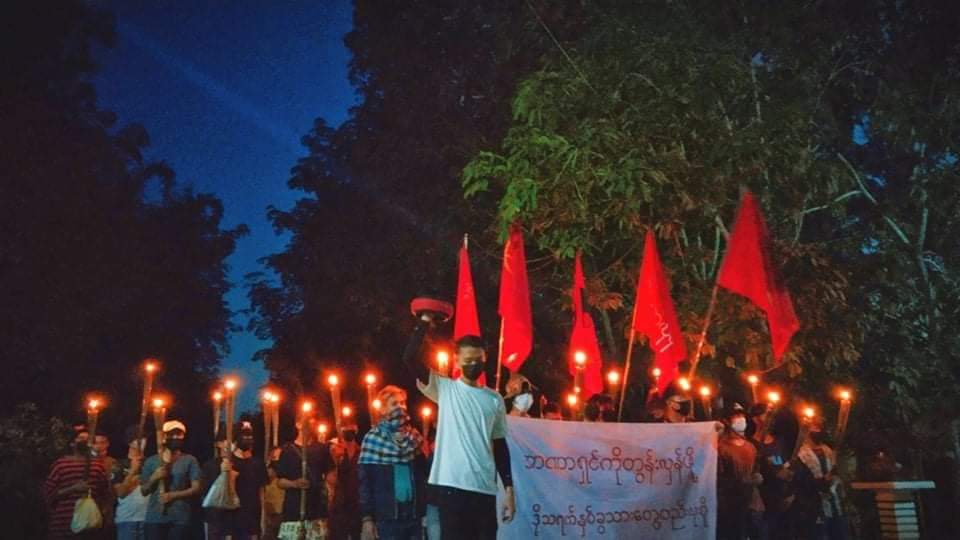 xiaofeichan's tweet photo. Many people marched in Thayet Chaung Township, Thayet Chaung Township, early this morning in protest of the dawn strike against the dictator.

#LessTalkMoreActionsASEAN
#June3Coup
#WhatsHappeningInMyanmar https://t.co/eSITcXJBMn