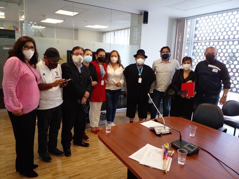 La educación es un derecho humano según la #Constitución y los instrumentos internacionales vigentes. Es una responsabilidad del Estado garantizarlo. Su ley la #LOEI debe desarrollar esos derechos con políticas públicas y con presupuesto. La Constitución establece el 6% del PIB.