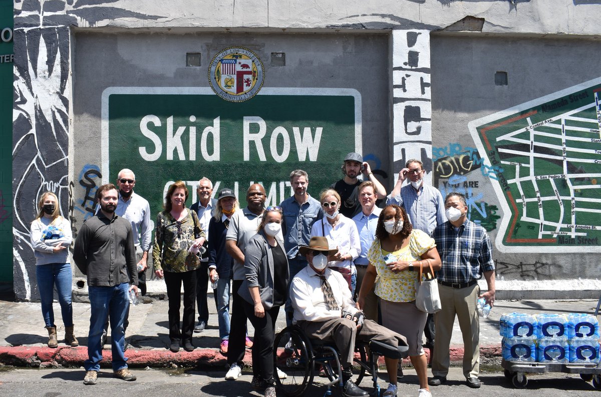 @abales with URM Senior Leadership, @drdrew and community leaders link arms, walk Skid Row and work on ways to alleviate the suffering of those experiencing homelessness. #endhomeslessness #loveoneanother