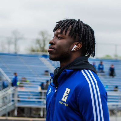 ChuckFreeby's tweet photo. Congratulations to @ElkhartHSSports football and track star @DerrickWoodsJr on winning the prestigious @BringleSpirit award, bestowed upon the top senior male athlete in Elkhart https://t.co/VygnlkNFbG