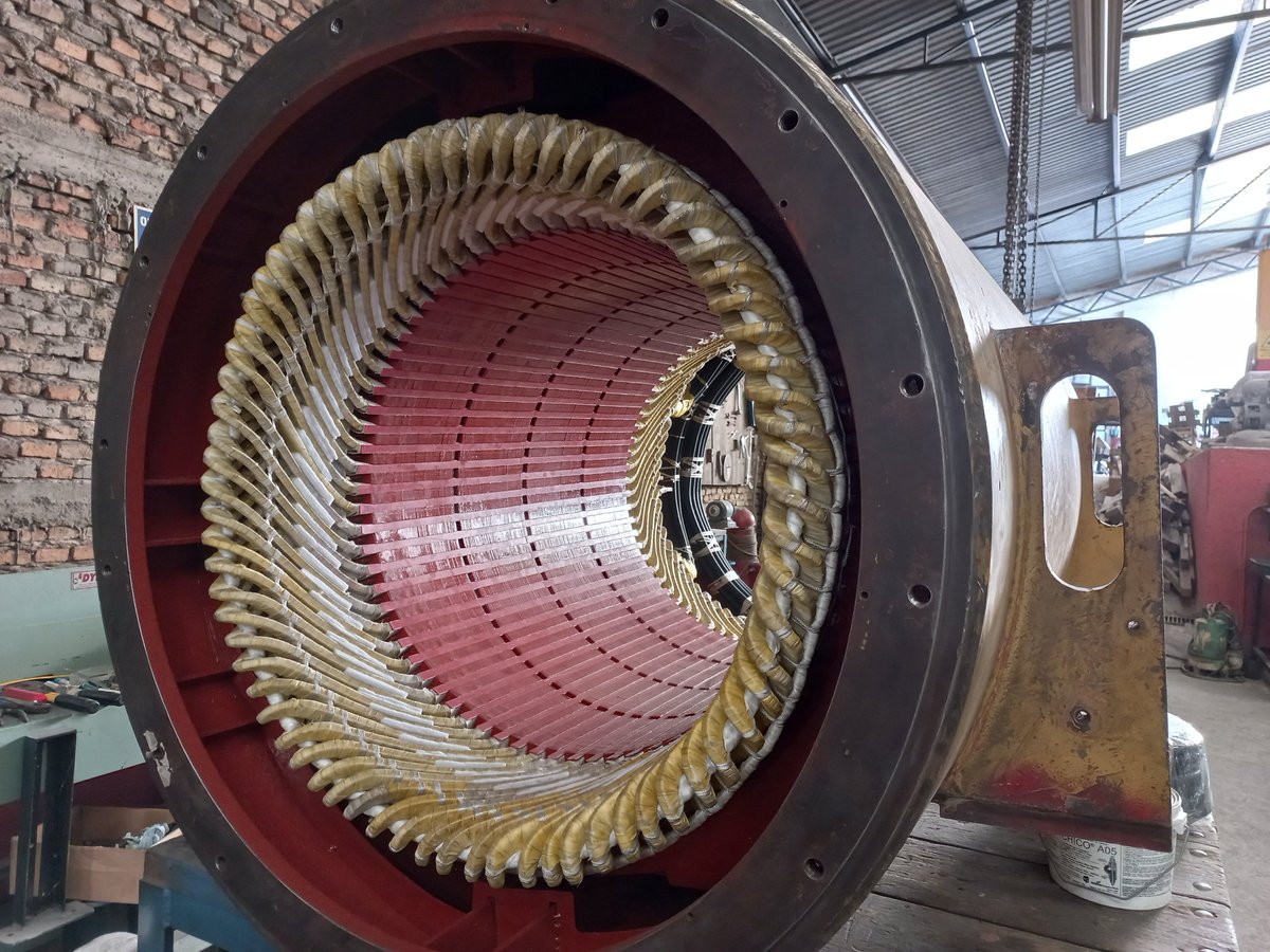 EmbobinadosVaca's tweet photo. Generador trifasico 460VCA. CATERPILLAR 2500 Kw. Reparacion & Bobinado. Bobinas de solera preformadas. Aislamiento Clase H. #vacaembobinados #caterpillar #generadorelectrico #bobinado https://t.co/0dLwdX3OxH