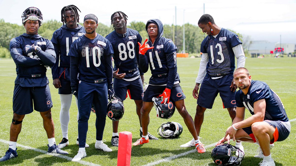ChicagoBears's tweet photo. We out here. 🤟 https://t.co/VILmf0VCYf