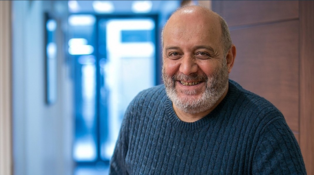 Kaybınız büyük Türkiye'nin müzikal ön görüsünü kaybettik yani ilk heyecanımızı yani ilk prodüktörümüzü ve bir akıl hocamızı kaybettik Hasan Saltık 😔