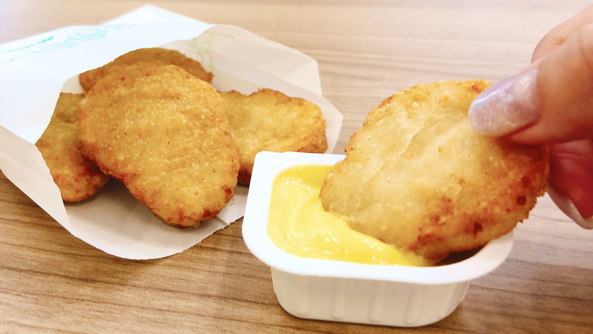 モスバーガー ソースをたっぷりつけてですね ๑ ᴗ ๑ ニヤニヤ チキンナゲット マスタードソース モスバーガー 営業時間や販売メニューは店舗により異なります T Co M94n03k7t5 Twitter モスバーガー ソースをたっぷりつけてですね ๑ ᴗ ๑ ニヤニヤ チキンナゲット マスタードソース モスバーガー 営業時間や販売メニューは店舗により異なります T Co M94n03k7t5 Twitter