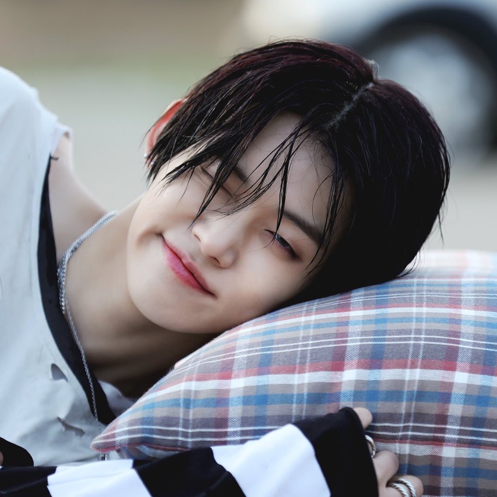 hourlyjunie's tweet photo. look it’s him 🥺

#YEONJUN #연준 @TXT_members https://t.co/Hm6B1YYsA3