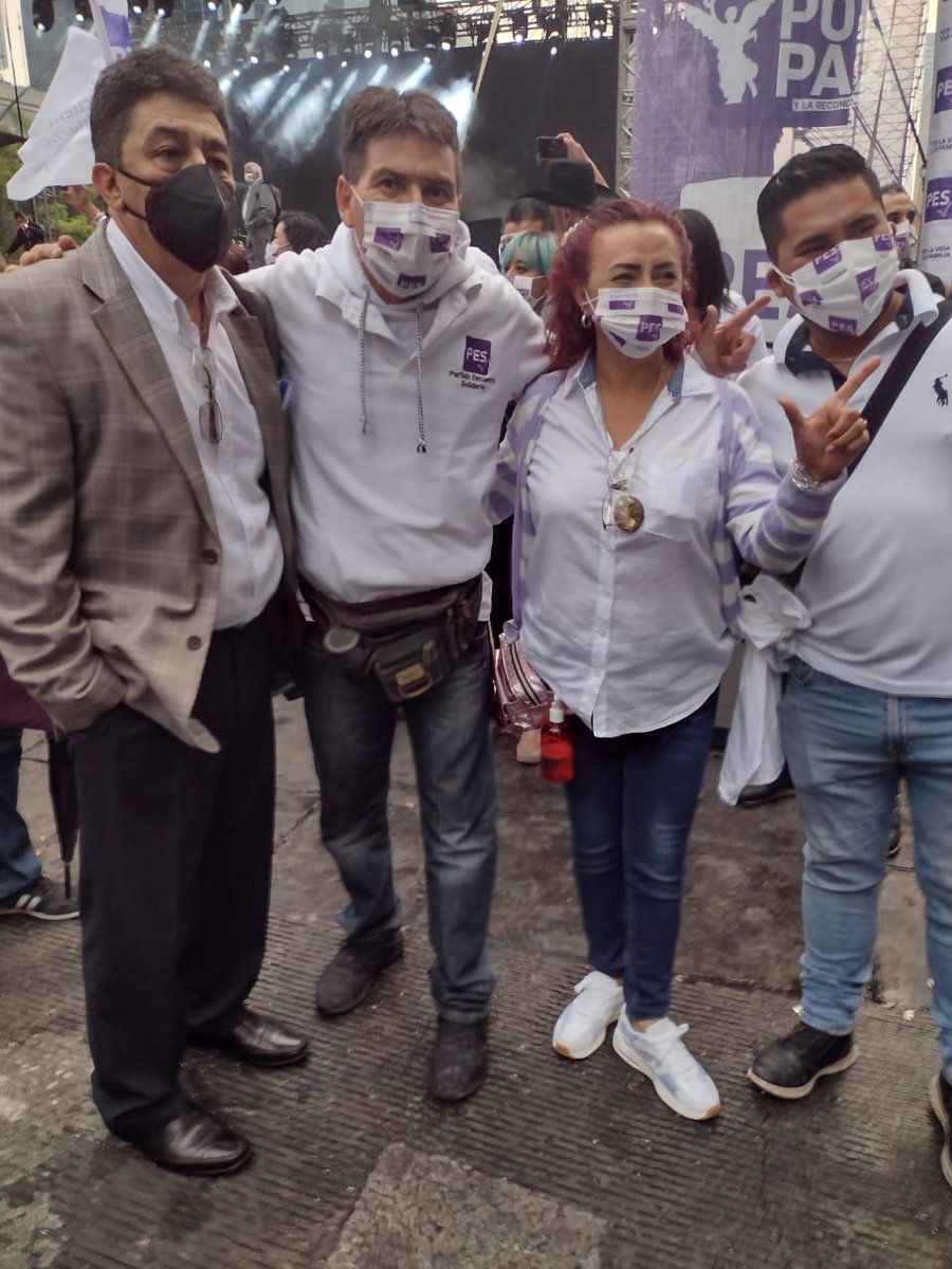 70ORTEGA's tweet photo. ¡Ya inició el cierre de campaña nacional!
A pocas horas de terminar campaña, me siento muy feliz de reunirme con los candidatos y con la gente que hizo posible esto.

#RayaSolidaria #RedSolidaria #VotaPES #Vota6DeJunio #PorLaVidaYLaFamilia #LaCasadeTodos https://t.co/KdRC4e4UI4