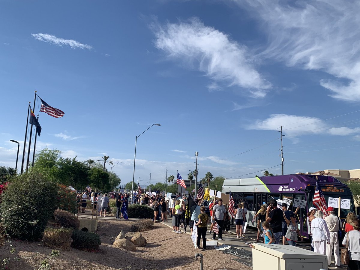 renataclo's tweet photo. Protesters are gathering in front of the former Homewood Suites hotel at Scottsdale Rd and Mountain View Rd, showing their opposition to the hotel operating as a migrant detention center. Background: https://t.co/bI5yQeSJw7 | @azcentral https://t.co/0VWWzDzhpG