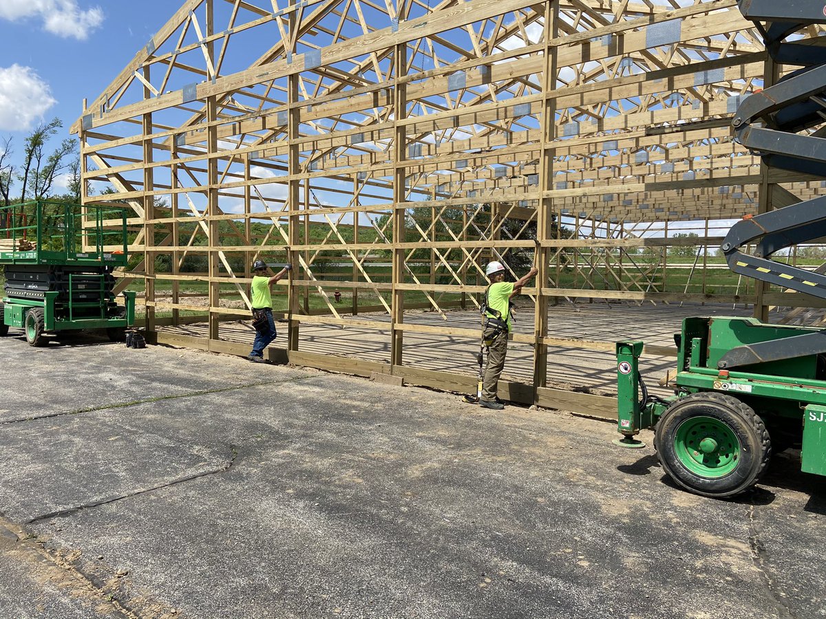 MidAmCarpenters's tweet image. Some highly skilled wood framing on display at this cold storage building in Mossville, IL. Nice work Brothers. #Local237 #HeinConstruction #UnionCarpenters #skilledtrades #WeBuildStrong