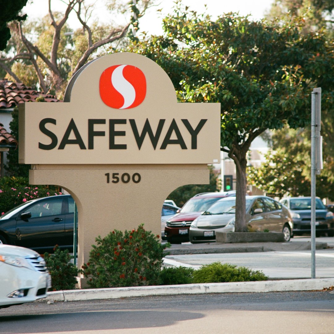 GhostfishBrewCO's tweet image. Happy dance! 💃🕺
Washington State Safeway shoppers can now get Ghostfish 🎉 in the beer isle. Buy often and they'll keep us there. Spread the word! 📣
.
Image Description: A parking lot in the background with a Safeway sign in the foreground.