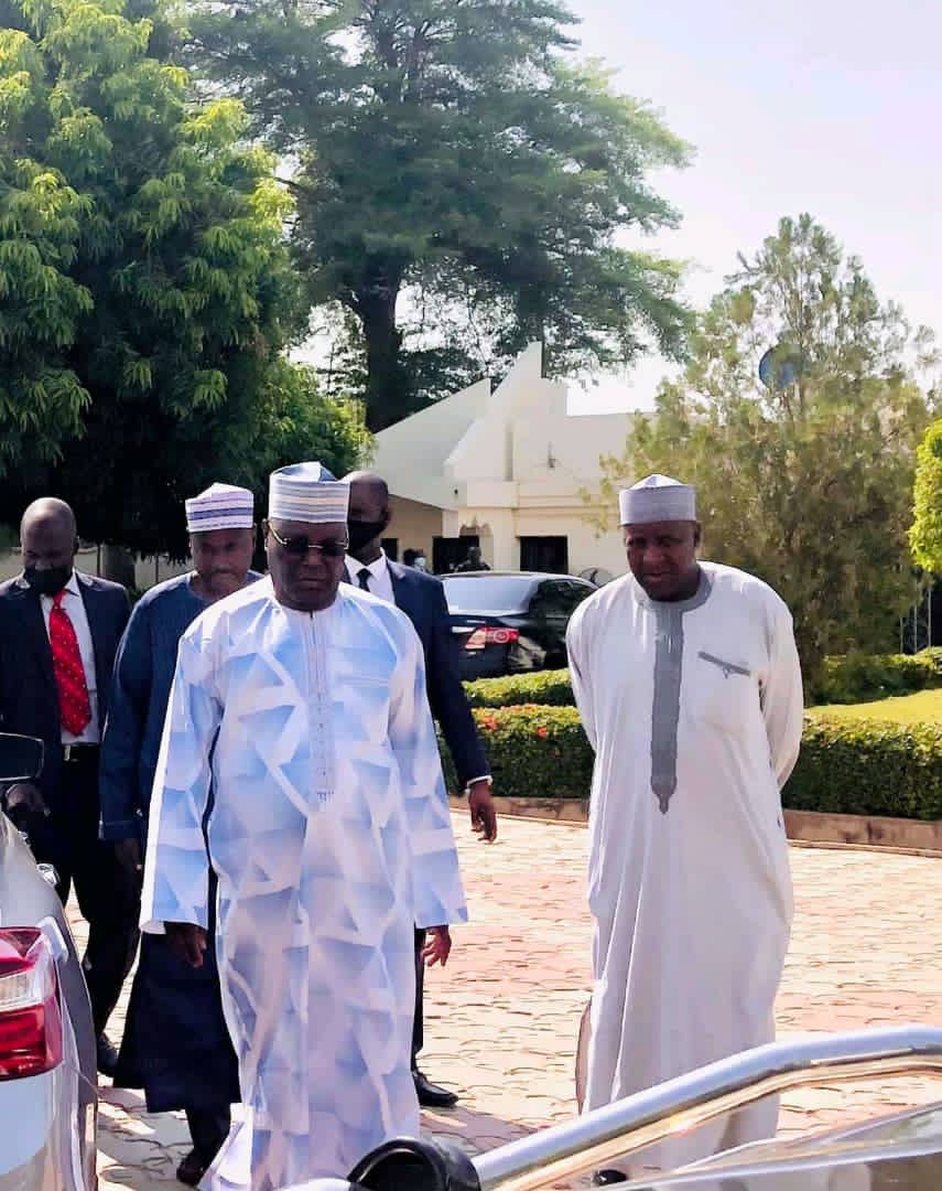 HonAbdulAhmad2's tweet photo. You are not getting single naira from @NNPCgroup but you are opposing @atiku because his intention about NNPC,my man you lacks passionate about economy,@atiku is the best man to lift Nigerian economic structure.
@Rasheethe @lionofjada @olushola_shola @Safeeyan3 @Sen_AbdulNingi https://t.co/fT5Do3khRr
