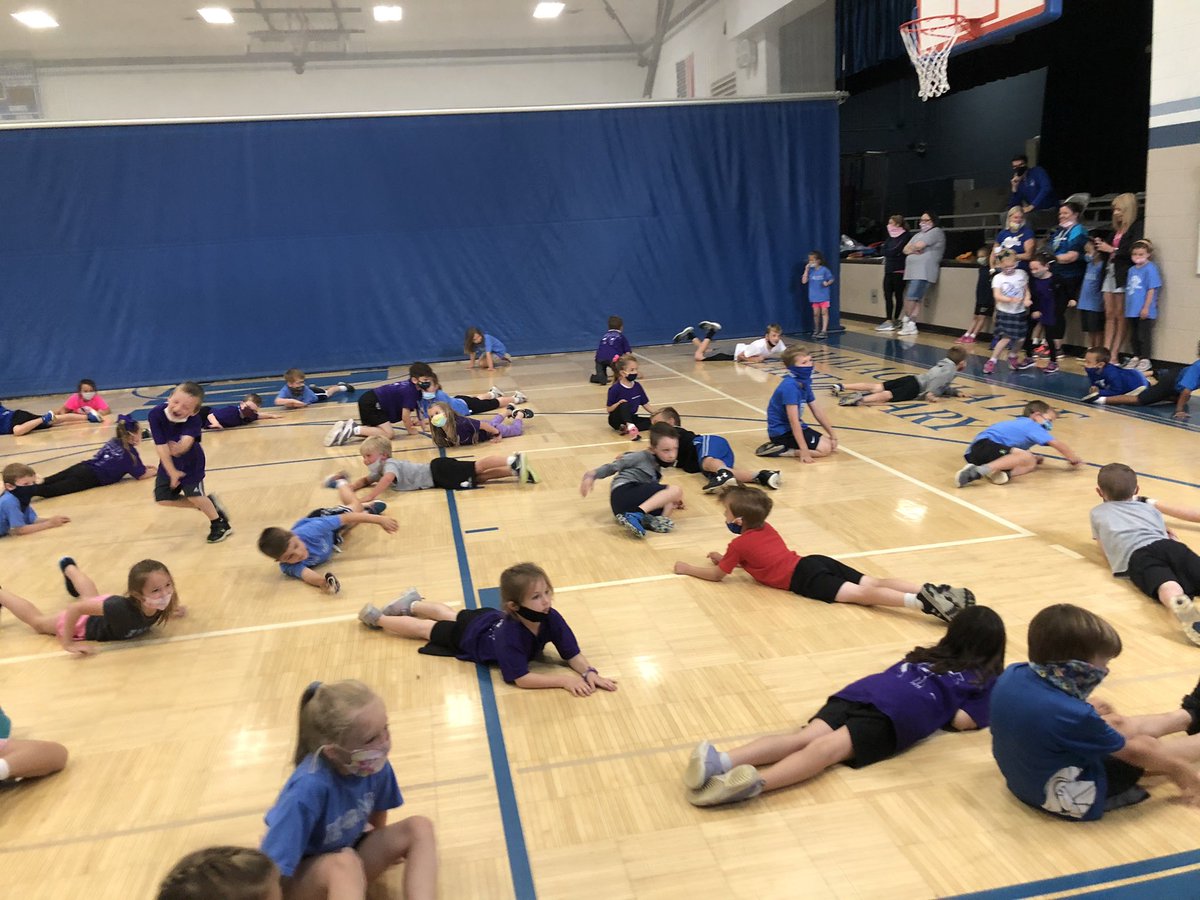 MrsHowesKinder's tweet photo. Field day fun! https://t.co/3tDMslW9n3