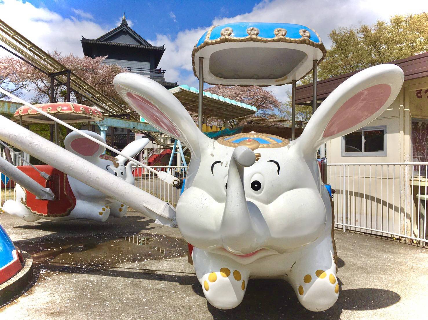 遊園地　乗り物　くま？いぬ？　昭和レトロ Amazon.co.jp: 遊園地の乗り物ぬいぐるみ くま ブルーブルーエ