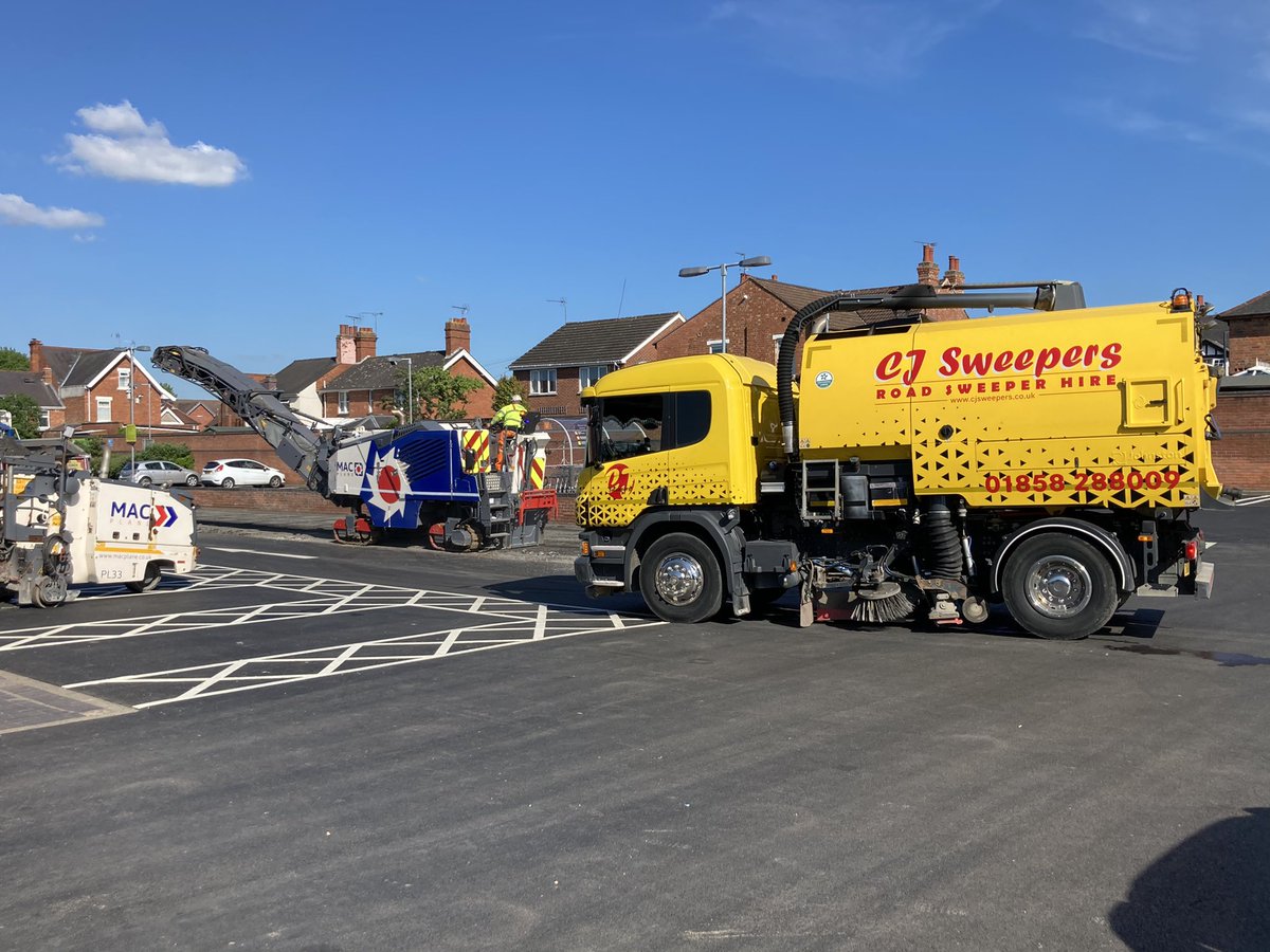 Great shot of Alan’s Scania over in Kenilworth on Sunday for <a href="/MACSurfacing/">MAC Surfacing Ltd</a>. 

🌐 cjsweepers.co.uk
📧 cjsweepers@yahoo.co.uk
☎️ 01858 288009

#constructionuk #constructionworker #roadsweeper