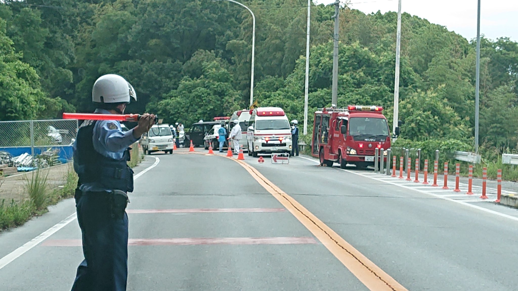 尾道の じん 尾道大橋 向島側で事故 交互通行による渋滞中です どうやら尾道側から来て左カーブのところで軽自動車が反対車線にはみ出して事故っぽいです T Co Dbcetrgr2e Twitter