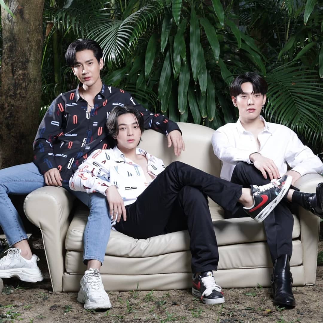 KIIMMONOFFICIAL's tweet image. 3 หนุ่ม 😎 
#guylarochexBasKimCop 
#GuyLarochemenswear 
#GuyLarocheThailand
#Lookguylookgood 
#หล่อดูดี
#jacket
#ขุณขิมมอญ
#ctrpanuwat 
#บาสเด็กอ้วนที่แท้จริง

📸👇
instagram.com/p/CPpNZ42M7mS/…