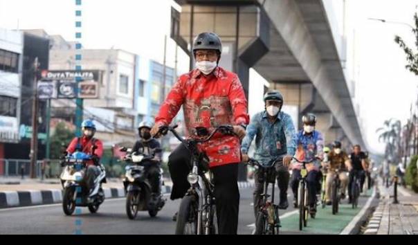 KompasTV's tweet photo. Anies Baswedan: Prioritas DKI Sepeda Sebagai Alat Transportasi, Bukan Sekadar Hobi https://t.co/3pjW2Ja7wn https://t.co/nORG15yhTJ