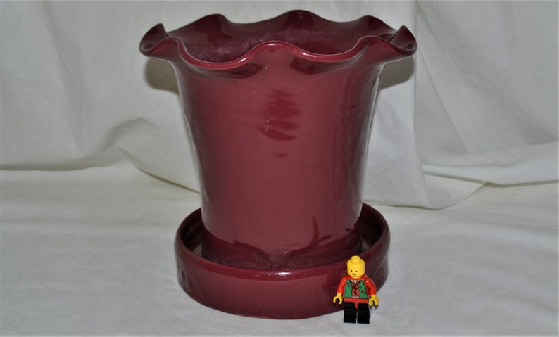 Boondockfinds's tweet photo. Bybee Pottery Planter Red 6.5 Inch https://t.co/QDco3gUrZh via @Etsy #gardening #pottery #Bybee #collectible #vintageforsale #womaninbiz https://t.co/EPymLR9tV4
