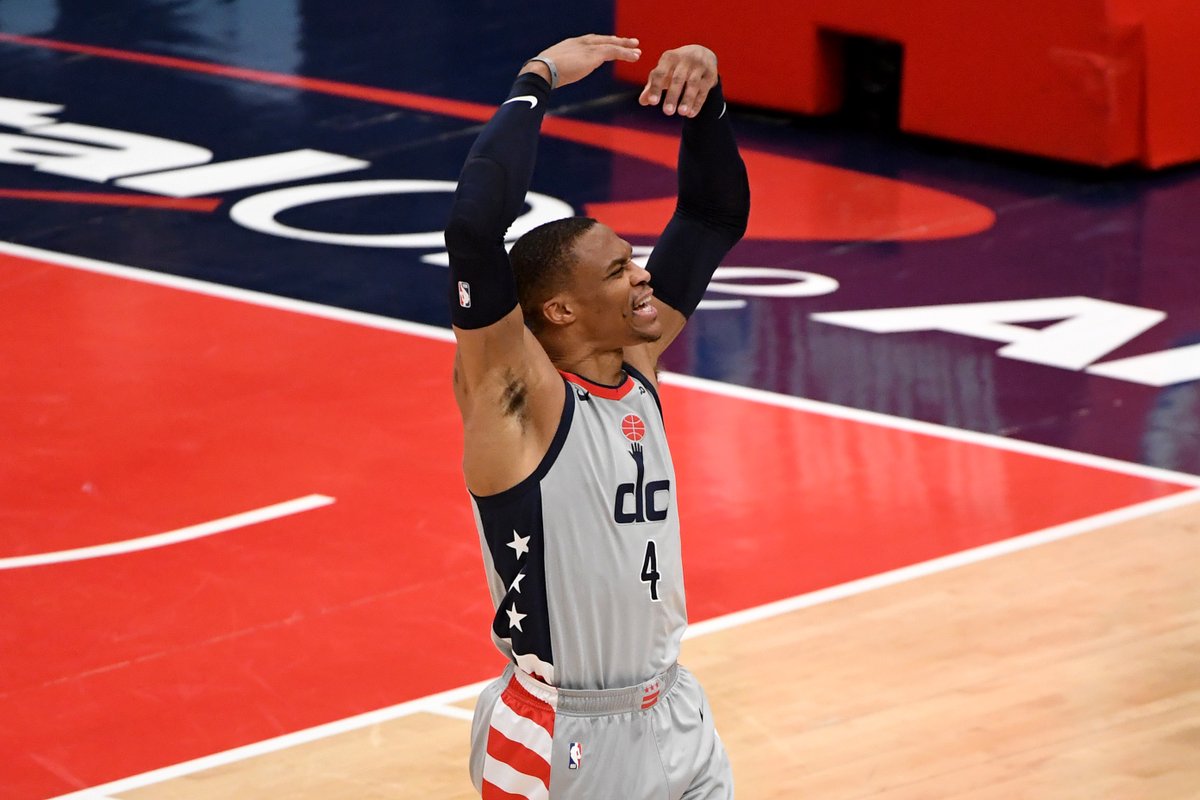 BleacherReport's tweet image. 🚨 Russ appreciation post 🚨

-Set the record for most triple-doubles all-time
-Averaged 22.2 PPG | 11.5 RPG | 11.7 APG
-Fourth time averaging a triple-double

What a season for the Brodie.