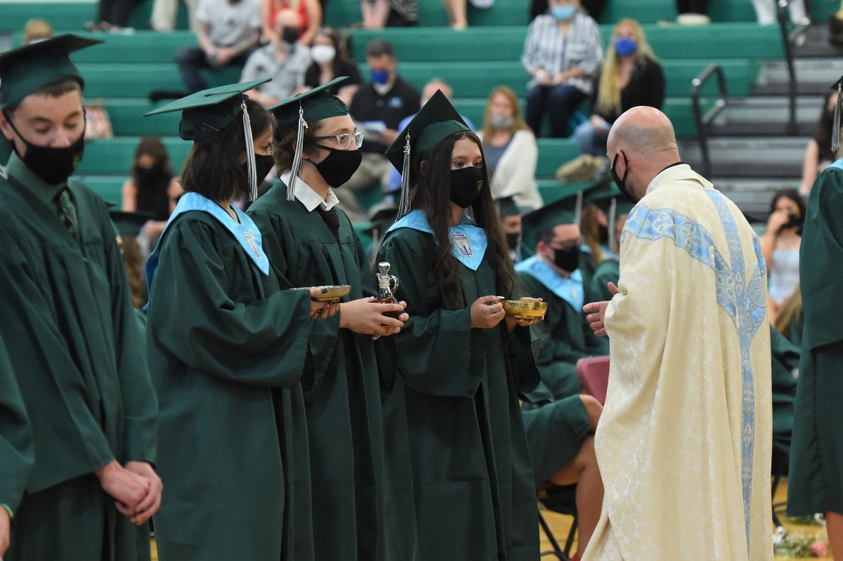 HNGreenwave's tweet photo. We feel very fortunate we could gather together and celebrate our traditional Baccalaureate Mass and Tribute to Mary Ceremony on campus. This year, we also added Senior Sunset afterward on Cicerchi Field! To view more photos, go to https://t.co/20QmTxxxgs. https://t.co/d7z4Z89unp