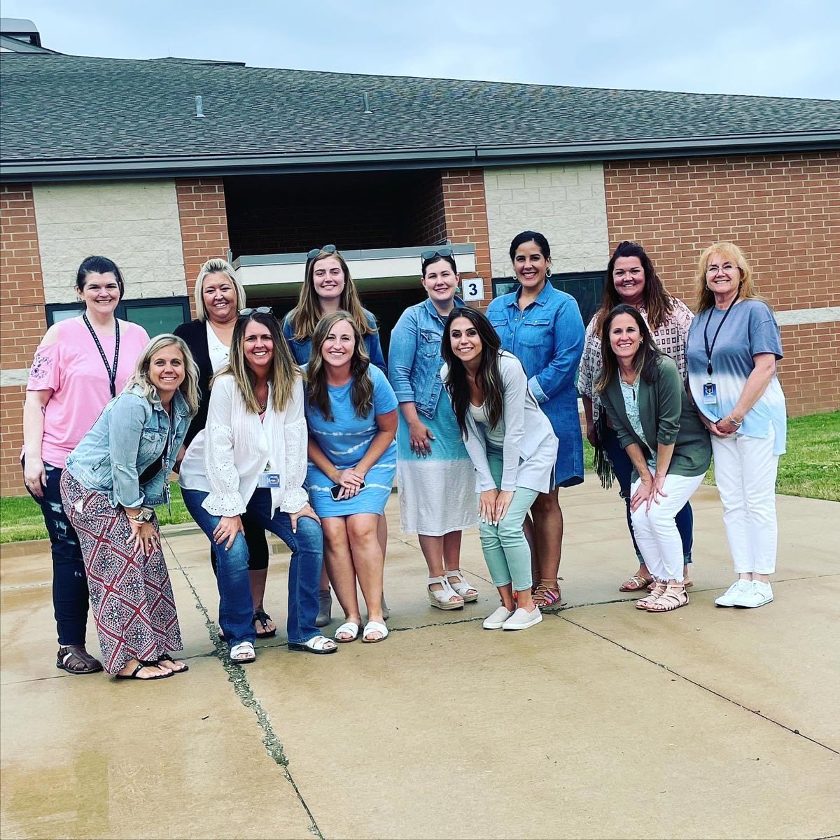 MrsKaisersKrew's tweet photo. Year 22 done! 💙⚓️ Next year will be a  new adventure...but I’m ready! ⁦@BethHallWEST⁩ ⁦⁦@MidviewLocal⁩ https://t.co/J7rTGqM7mg