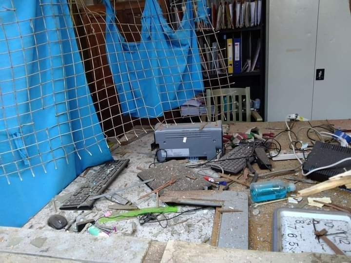 xiaofeichan's tweet photo. Bomb blast went off at Tedim township hospital office on yesterday night around 9:00pm and destroyed some properties.
#WhatsHappeningInMyanmar
Photo-CJ https://t.co/8yWPXBAa0O