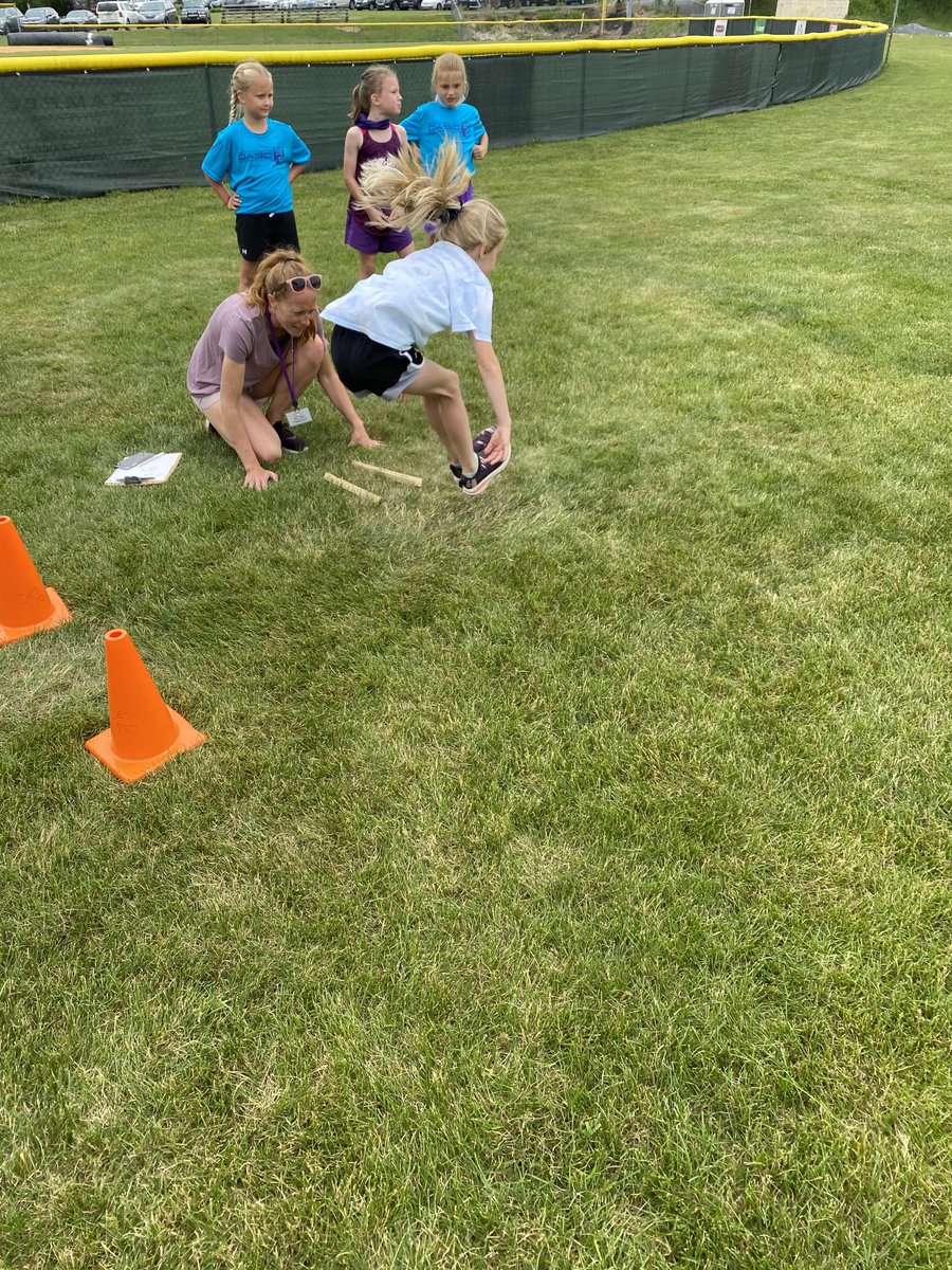 MissGentzler1's tweet image. More Field Day fun! #reCONNECTnycsd #FieldDay ⁦@DESPolarBears⁩