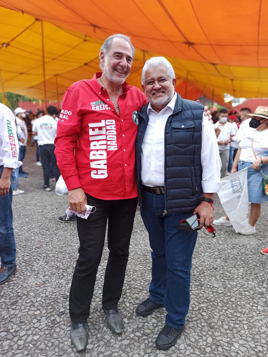 GabrielHaddadG's tweet photo. Juntas y juntos siempre hemos sido más fuertes y ha llegado el momento de salvar a nuestro país. 

Vamos a votar por el equilibrio y por llevar el movimiento por vivir mejor al Congreso. 

La cuenta regresiva comienza oficialmente. 4 días. https://t.co/FqVXNpE6iT