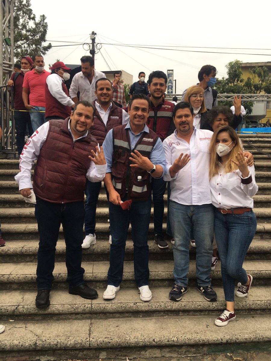 ChavaHernandez_'s tweet photo. Culminamos la campaña con broche de oro, con nuestra gente en el corazón Miravalle, acompañamos al @DrCarlosLomeli en su cierre de actividades ante miles de personas.
#LaEsperanzaQueViene será con todos para que juntos
#TransformemosGDL https://t.co/bs6EtNOkTE