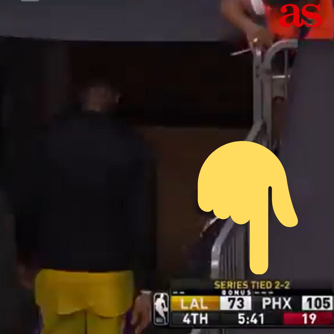 English_AS's tweet photo. 🏀🏀 #Lakers star #LeBronJames walks out on the team after a blowout loss against the #PhoenixSun 🏀🏀
G.O.A.T like behavior? 🤨🤨 https://t.co/94Gj3K5lGC