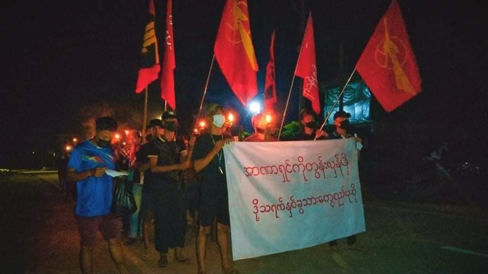 Yahmone19's tweet photo. Dawn Strike to overthrow Dictator by residents in Thayetchaung Tsp,Tanintharyi Region. 
#WhatsHappeningInMyanmar 
#June3Coup https://t.co/oWi3SCBZ1l