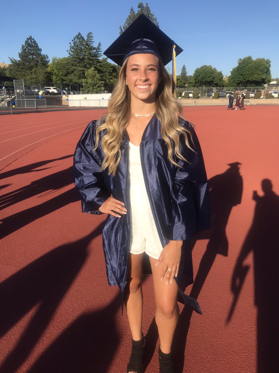 Unique GCU Graduation Photos for College Grad, image size:900x1200