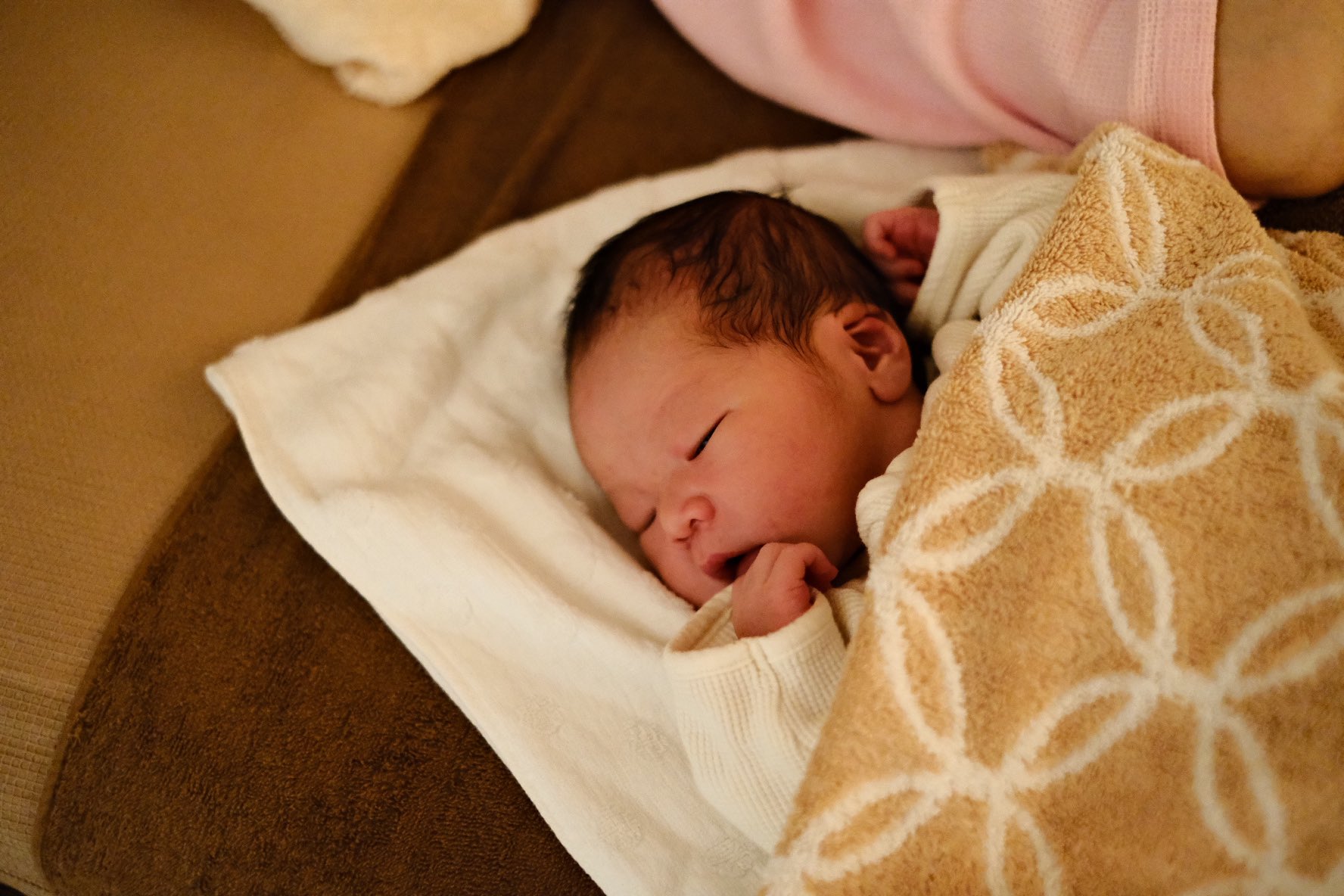 長田 涼 昨夜 無事子供が産まれました 助産院に到着して3時間でのスピード出産 母子ともに無事の安産です 応援してくれた皆さん ありがとうございました 頑張ってくれた妻と赤ちゃんも 本当にありがとう これから家族で一緒に歩いていこうね