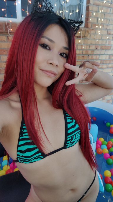 Dancing in the pool. I'm gonna get wet for subs @StreamGirlz https://t.co/KPxP7JBHsu<a href="/tag/mortalkombat"class="tags"><span>#mortalkombat</span></a><a href="/tag/scorpion"class="tags"><span>#scorpion</span></a><a href="/tag/mortalkombatmovie"class="tags"><span>#mortalkombatmovie</span></a>