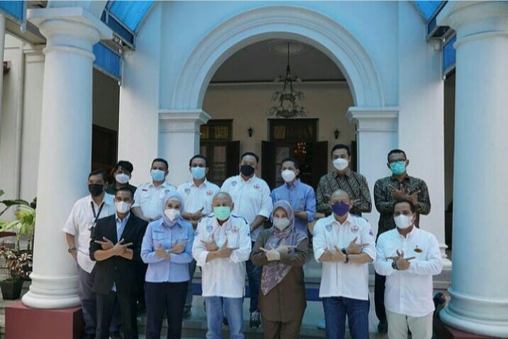 Adm_KEK_TL's tweet photo. Direktur Sirkuit Sentul Tinton Soeprapto berkomitmen akan segera membangun sirkuit kelas dunia di Kabupaten Pandeglang tepatnya di KEK Tanjung Lesung, hal tersebut diketahui saat melakukan pertemuan dengan Bupati Pandeglang Irna Narulita di Ruang Garuda, Senin (31/5/2021). https://t.co/3huwnurPNB