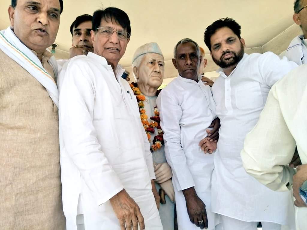 Ajitsingh_RLD's tweet photo. स्मृतियाँ शेष......

#chaudharyajitsingh अमर रहे !! https://t.co/JFY38pPUX5