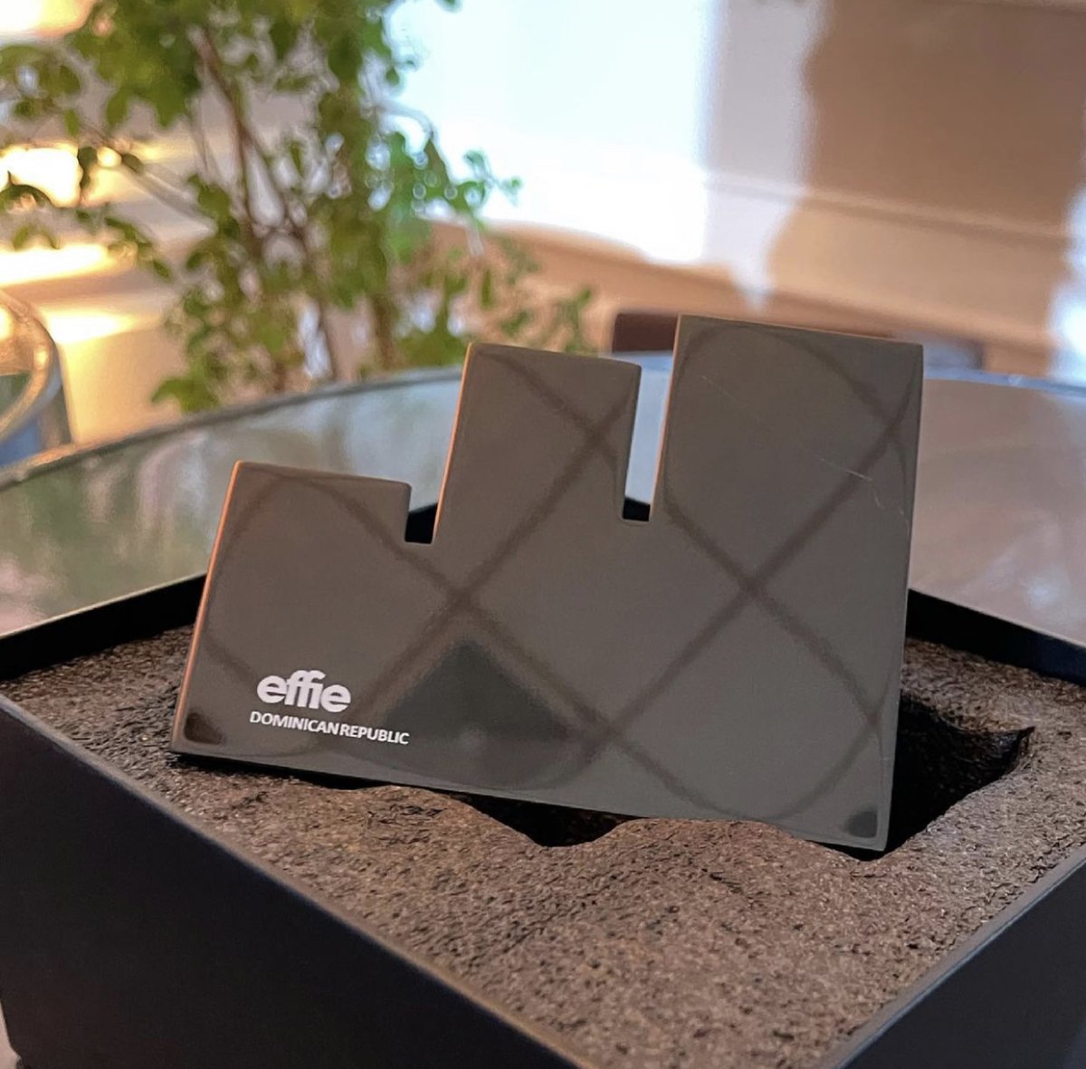 YassMarmol's tweet photo. ¡Hoy fuimos reconocidos con el Grand Effie, máximo galardón que otorga los Effie Awards! Y también un Effie Oro en la categoría brand experience.
Ambos galardones por la estrategia digital desarrollada por nuestro equipo, para @DominicanasGT 🙌🏾🤩
#ItsGoodToBeLiquid @liquidrd https://t.co/H6jootRNr2