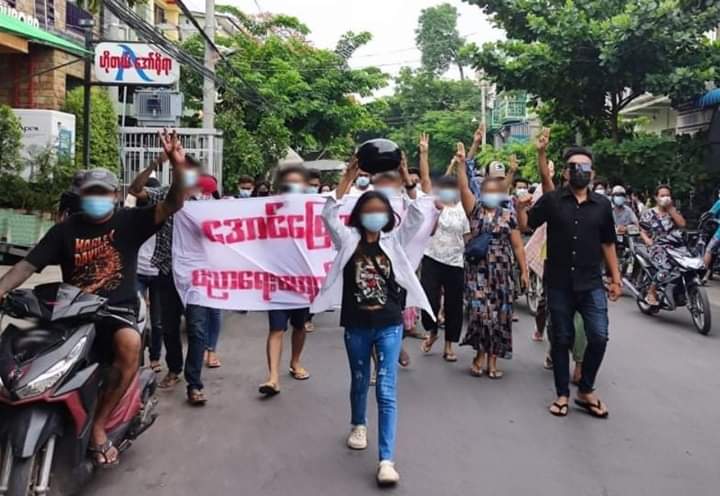 Lataut779's tweet photo. #June3Coup: Powerful Coalition Strike of students and civilians protest against the dictatorship in Mandalay this morning .

#June3Coup
#WhatsHappeningInMyanmar https://t.co/GzGN3qlmjf