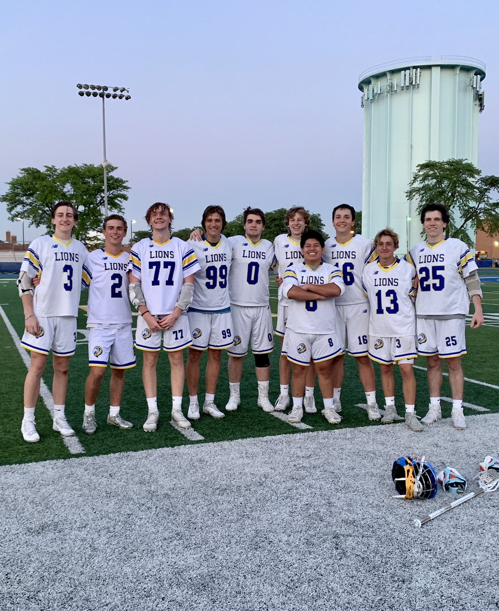 Lions over the Knights of IC Catholic Prep 20-0 at Bennett Field 🦁🥍