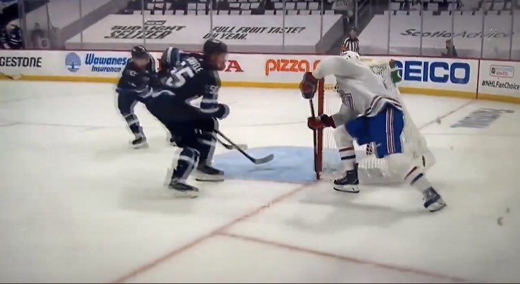 psproatraiders's tweet photo. @gebirgs Isn't even using his stick.  If he was trying to prevent it. This shows what his intention was https://t.co/Tk0RLqfDdr
