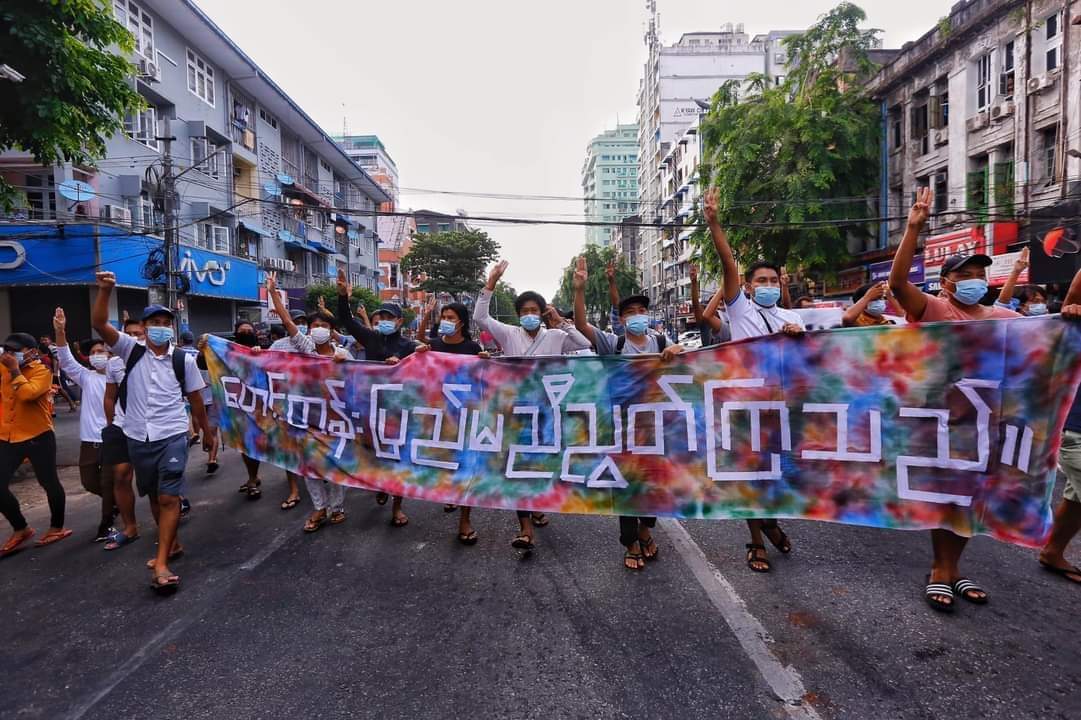 heungburma's tweet photo. Yangon, June 3

Hundreds of young peoples across Yangon gathered in Yangon downtown this morning to protest against military coup and to show support for peoples who're suffering from war in ethic area.
One person was arrested during protest.
#June3Coup
#WhatsHappeningInMyanmar https://t.co/5oHR1nC0Rj