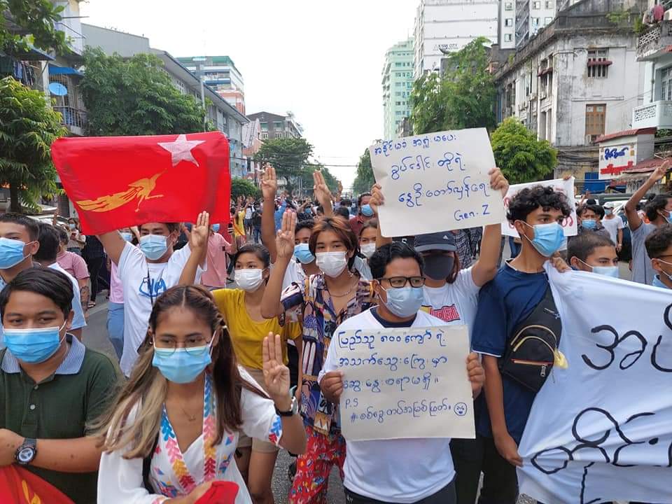 heungburma's tweet photo. Yangon, June 3

Hundreds of young peoples across Yangon gathered in Yangon downtown this morning to protest against military coup and to show support for peoples who're suffering from war in ethic area.
One person was arrested during protest.
#June3Coup
#WhatsHappeningInMyanmar https://t.co/5oHR1nC0Rj